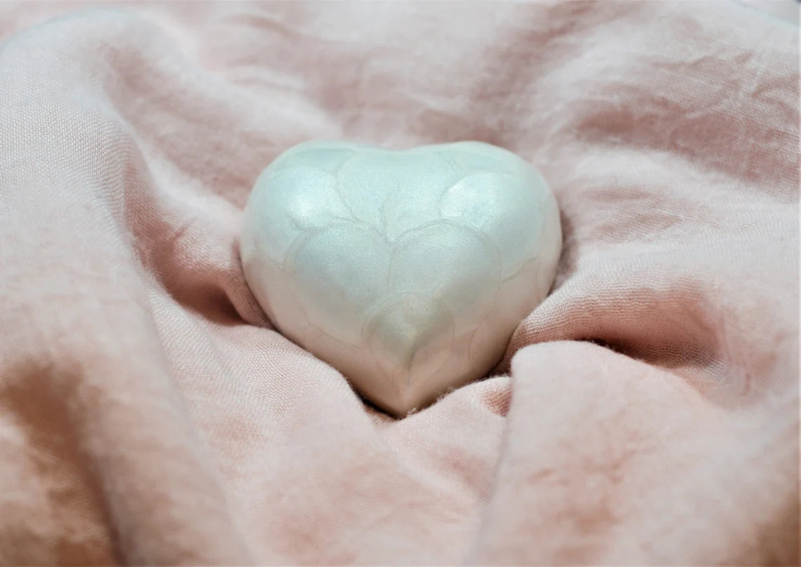 Pearl White Heart : Cremation Urn for human ashes | Keepsake Cremation Urn | Miniature Handcrafted Urn 3" | With Stand